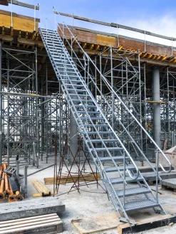 Byggtrappa 100cm 15 steg komplett 2 räcken