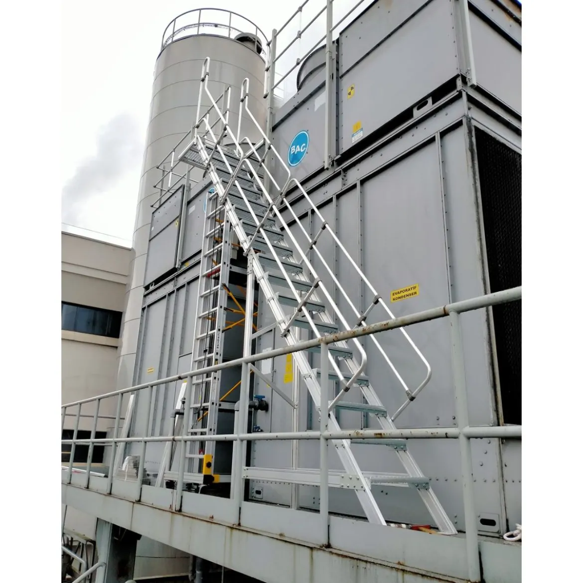 Industriplattform för tank och silo