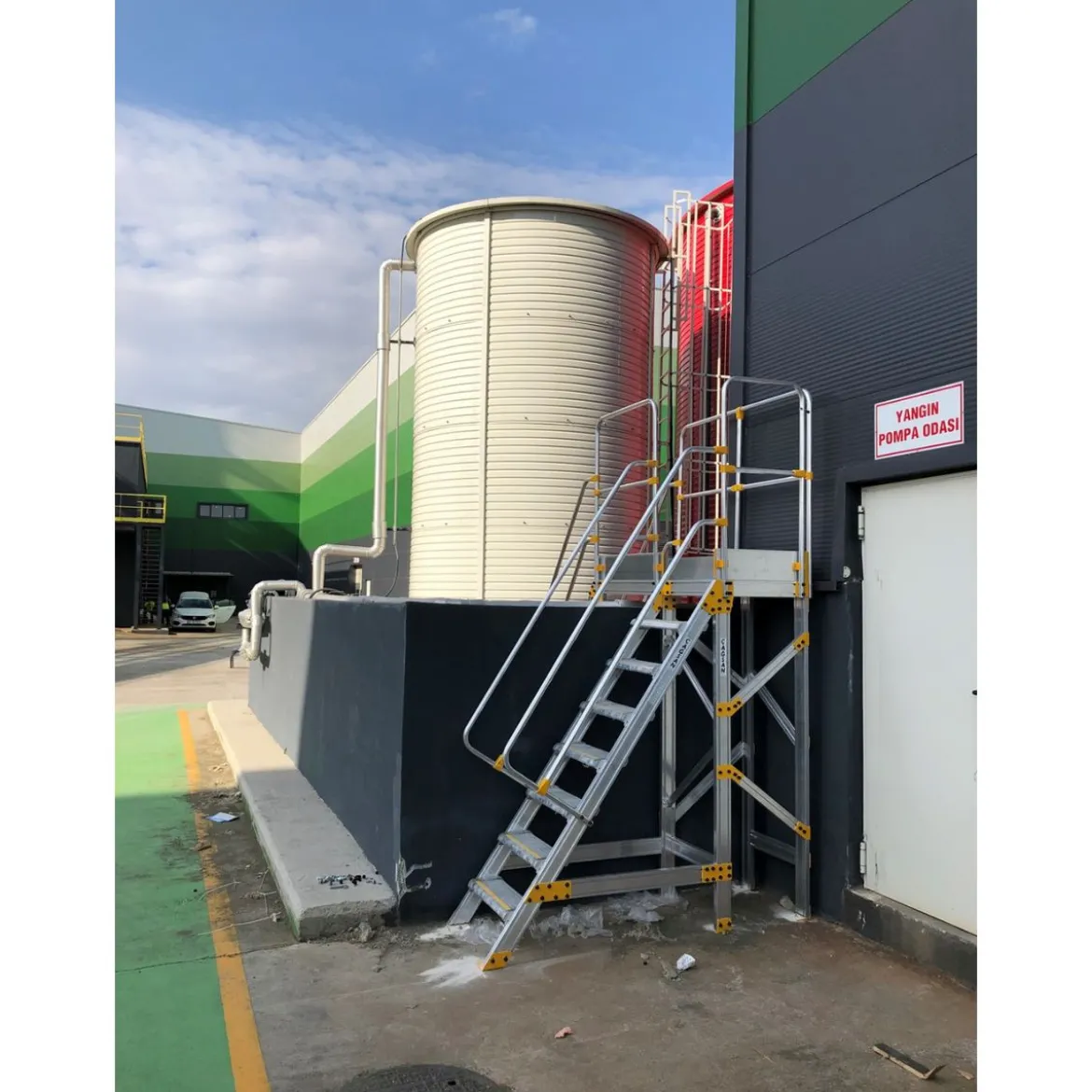 Industriplattform för tank och silo